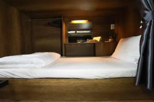 Postel nebo postele na pokoji v ubytování Bui Vien Street Hostel