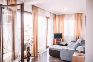 A television and/or entertainment centre at Bivalvia Apartments