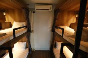 Postel nebo postele na pokoji v ubytování Bui Vien Street Hostel
