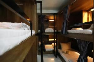 Postel nebo postele na pokoji v ubytování Bui Vien Street Hostel