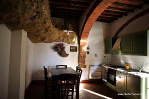 Kuchyňa alebo kuchynka v ubytovaní Agriturismo Il Sasso