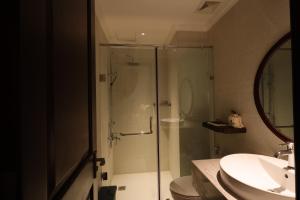 Koupelna v ubytování Cochin Sang Hotel