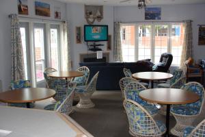 The lounge or bar area at Leisure Inn