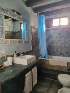 A bathroom at Orgullo Rural
