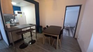 Kuchyňa alebo kuchynka v ubytovaní Saint-flour appartement au cœur de la ville