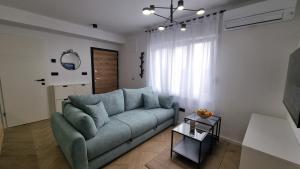 Posezení v ubytování Aquamarine apartment - Free 2 electric scooters