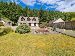 a house with a garden in front of a yard at Braelea in Spean Bridge