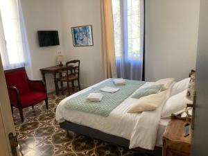 En eller flere senge i et værelse på Hôtel La Demeure Coloniale