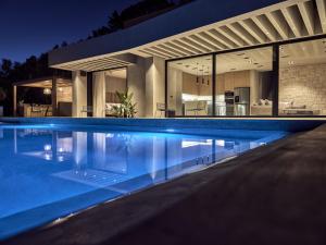 Bazén v ubytovaní Alpha Villa - A Leading Luxury Villa! alebo v jeho blízkosti