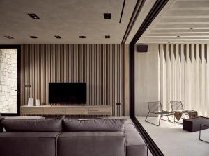 Televízia a/alebo spoločenská miestnosť v ubytovaní Alpha Villa - A Leading Luxury Villa!