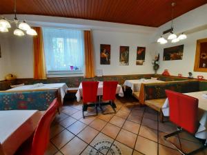 Restoran või mõni muu söögikoht majutusasutuses Gästehaus zur Post - Heritage Inn