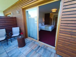 Postel nebo postele na pokoji v ubytování Golf Resort Klöch