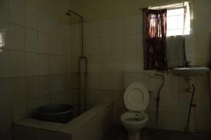 Bathroom sa Tiko Community Centre