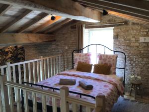 a bedroom with a bed in a brick wall at Studio Anvers in Angliers