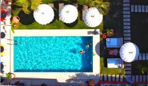 an overhead view of a swimming pool with umbrellas at Jardin d'Azur Alaçatı in Alacati +61 photos