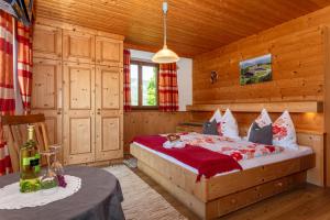 Postel nebo postele na pokoji v ubytování Oberhaslinghof