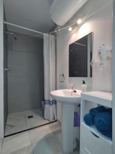 Łazienka w obiekcie Madrid AlcoTour Apto trabajo y relax