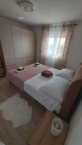 מיטה או מיטות בחדר ב-Luka