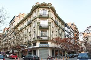 a tall building on a city street with cars at Nea Metropolis in Thessaloniki