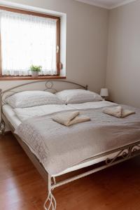 Postel nebo postele na pokoji v ubytování Kotyogó Apartmanok, Bogács