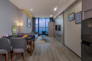 Area soggiorno di Le Sands Oceanfront Danang Hotel