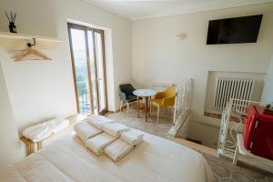 a bedroom with a bed and a table with chairs at La Casa delle Api in Offida
