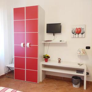 TV a/nebo společenská místnost v ubytování B&B Camere e Cassata