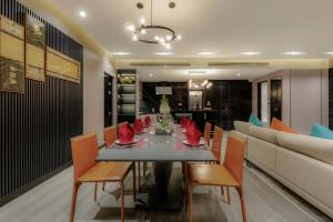 Area soggiorno di Le Sands Oceanfront Danang Hotel