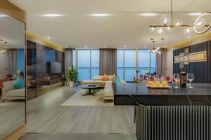 Area soggiorno di Le Sands Oceanfront Danang Hotel
