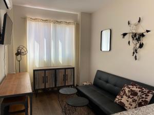 Ein Sitzbereich in der Unterkunft Apartamentos San Miguel