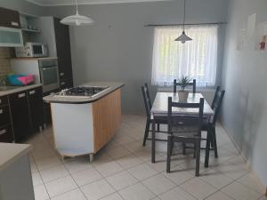 SkarszewyにあるApartament Pod Sosnami 1 Noclegi OTW Borówno Wlk Skarszewyのギャラリーの写真