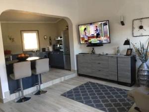 a living room with a television and a kitchen at Quinta Vale de Luz in Silves