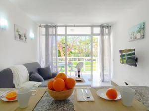 A television and/or entertainment centre at Lorentz Holiday Home
