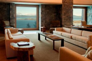 Khu vực ghế ngồi tại Arakur Ushuaia Resort & Spa