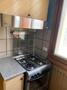 A kitchen or kitchenette at Oasi