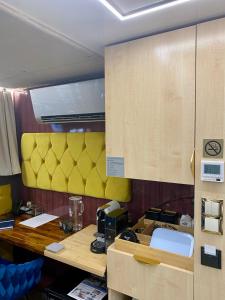 RönnauHausboot mit Traumlage in Lübeck-Travemünde的相册照片