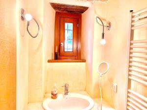 A bathroom at La Tinassara