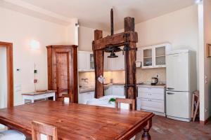 A kitchen or kitchenette at La Tinassara Még 16 kép