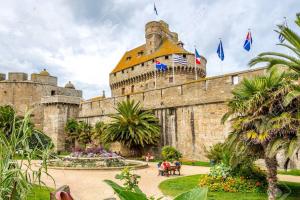 Foto dalla galleria di Le Bigorneau , beach at 20m and free private carpark a Saint Malo