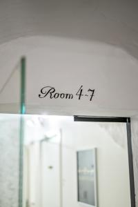 a sign that says room on the side of a window at Hotell Skeppsbron in Stockholm