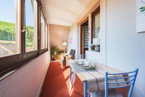 a room with a table and chairs and a window at Domaine Bleesz in Reichsfeld