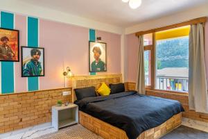 Postel nebo postele na pokoji v ubytování Whoopers Hostel Manali