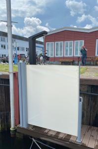 RönnauHausboot mit Traumlage in Lübeck-Travemünde的相册照片