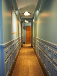 a hallway with blue walls and a wooden door at Le Bigorneau , beach at 20m and free private carpark in Saint Malo