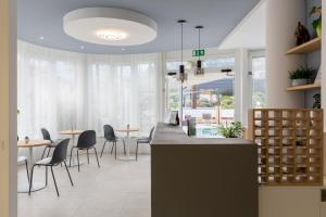 Restoran atau tempat lain untuk makan di New Garden