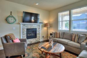 a living room with a couch and a fireplace at Crabby Daddy The Blue Mermaid in Ocean Shores