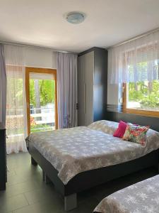 A bed or beds in a room at Pearl Home Siofok