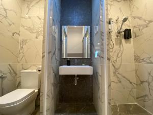 Koupelna v ubytování The Grand SS15 Sunway 4Pax 2BRs City View - Free WiFi, Infinity Pool & Gym