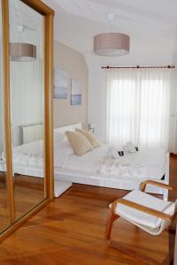 Postel nebo postele na pokoji v ubytování ÁTICO DUPLEX CREDENCIAL
