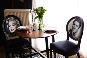 Fotografia z galérie ubytovania Apartament ,, COŚ NIECOŚ ,, Suwałki LOFT, KLIMATYZACJA, PRYWATNY PARKING, MONITOROWANE ZAMKNIĘTE OSIEDLE v destinácii Suwałki